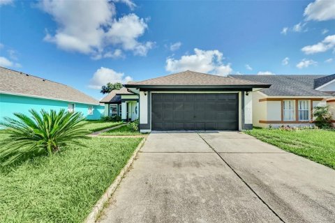 Villa ou maison à vendre à Kissimmee, Floride: 3 chambres, 121.98 m2 № 1322254 - photo 2