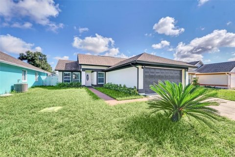 Villa ou maison à vendre à Kissimmee, Floride: 3 chambres, 121.98 m2 № 1322254 - photo 3