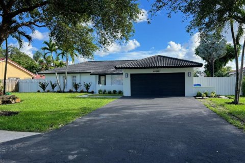 House in Coral Springs, Florida 4 bedrooms, 188.41 sq.m. № 1235340 - photo 6