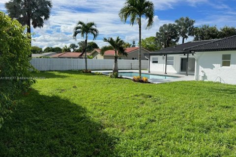 House in Coral Springs, Florida 4 bedrooms, 188.41 sq.m. № 1235340 - photo 4