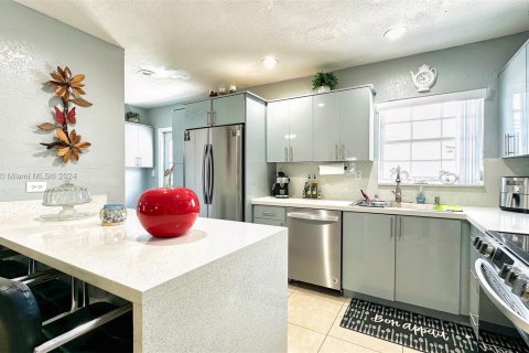 Casa en venta en Miami Gardens, Florida, 4 dormitorios, 128.86 m2 № 1229007 - foto 7