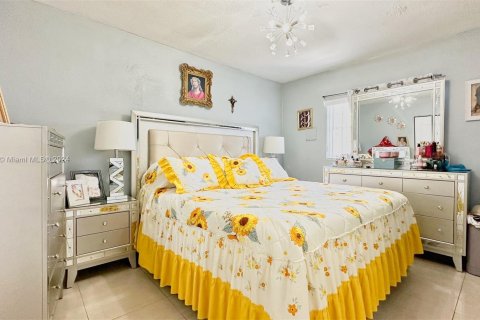 Casa en venta en Miami Gardens, Florida, 4 dormitorios, 128.86 m2 № 1229007 - foto 21