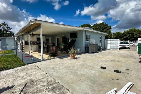 Casa en venta en Miami Gardens, Florida, 4 dormitorios, 128.86 m2 № 1229007 - foto 24