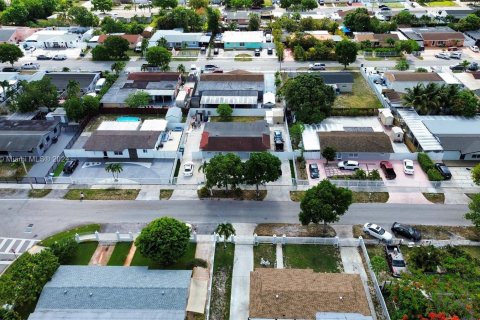 House in Miami Gardens, Florida 4 bedrooms, 128.86 sq.m. № 1229007 - photo 2