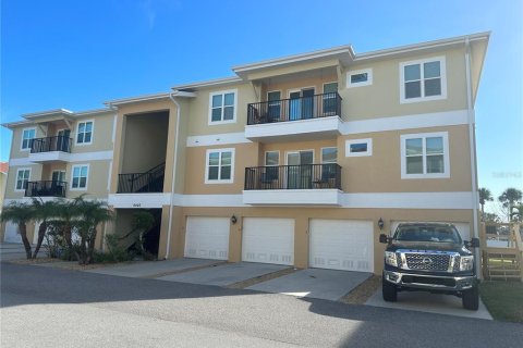 Condo in New Port Richey, Florida, 3 bedrooms  № 1391128 - photo 1