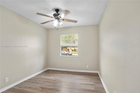 House in North Lauderdale, Florida 3 bedrooms, 115.85 sq.m. № 1236072 - photo 8