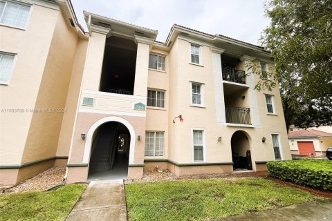 Condo in Miramar, Florida, 2 bedrooms  № 1348389 - photo 2