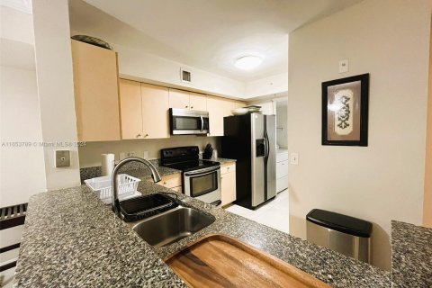 Condo in Miramar, Florida, 2 bedrooms  № 1348389 - photo 8