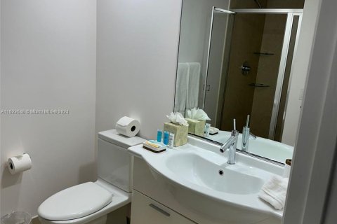 Condo in Miami, Florida, 2 bedrooms  № 1271027 - photo 8