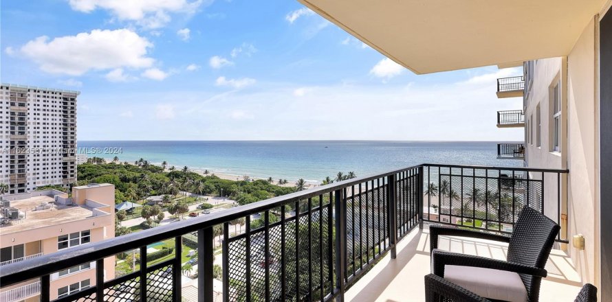 Condominio en Hollywood, Florida, 2 dormitorios  № 1271026