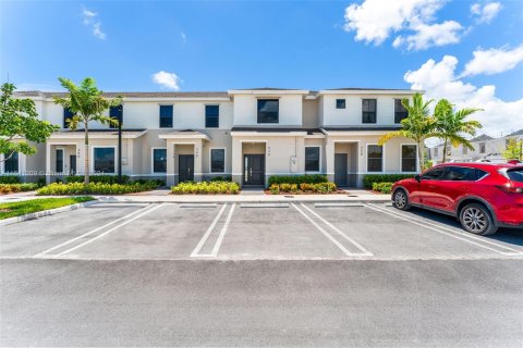 Adosado en venta en Florida City, Florida, 3 dormitorios, 128.21 m2 № 1321398 - foto 1