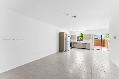 Adosado en venta en Florida City, Florida, 3 dormitorios, 128.21 m2 № 1321398 - foto 3