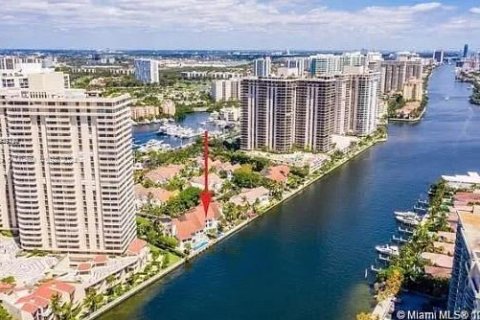 Casa en venta en Aventura, Florida, 5 dormitorios, 399.48 m2 № 1238262 - foto 2