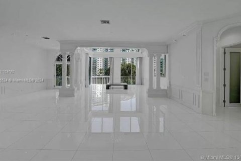 Villa ou maison à vendre à Aventura, Floride: 5 chambres, 399.48 m2 № 1238262 - photo 11