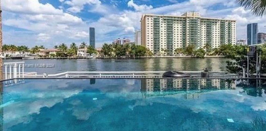 Villa ou maison à Aventura, Floride 5 chambres, 399.48 m2 № 1238262