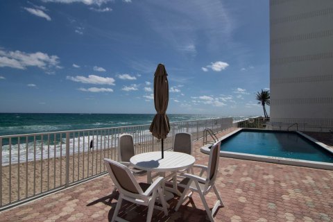 Copropriété à vendre à Palm Beach, Floride: 2 chambres, 104.14 m2 № 1040792 - photo 9