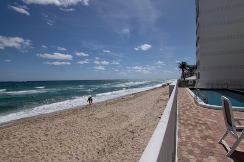 Copropriété à vendre à Palm Beach, Floride: 2 chambres, 104.14 m2 № 1040792 - photo 7