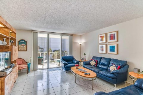 Condo in Palm Beach, Florida, 2 bedrooms  № 1040792 - photo 27