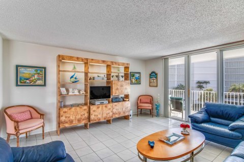 Condo in Palm Beach, Florida, 2 bedrooms  № 1040792 - photo 24