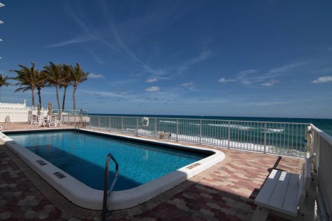 Copropriété à vendre à Palm Beach, Floride: 2 chambres, 104.14 m2 № 1040792 - photo 11