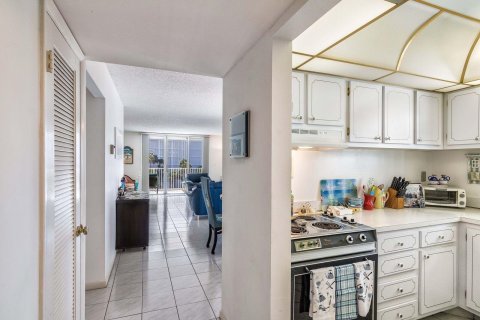 Condo in Palm Beach, Florida, 2 bedrooms  № 1040792 - photo 18