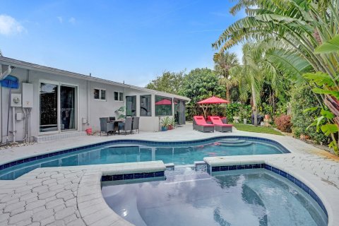 House in Wilton Manors, Florida 3 bedrooms, 135.54 sq.m. № 1017981 - photo 12