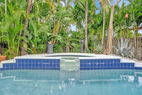 House in Wilton Manors, Florida 3 bedrooms, 135.54 sq.m. № 1017981 - photo 11