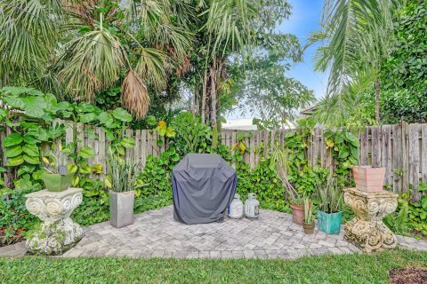 House in Wilton Manors, Florida 3 bedrooms, 135.54 sq.m. № 1017981 - photo 14