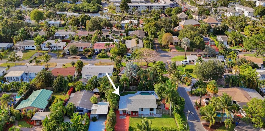 House in Wilton Manors, Florida 3 bedrooms, 135.54 sq.m. № 1017981