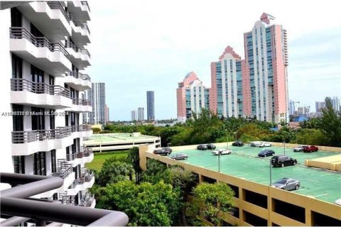 Condo in Aventura, Florida, 2 bedrooms  № 1233829 - photo 28