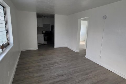 Immobilier commercial à vendre à Miami, Floride: 893.26 m2 № 1023607 - photo 4