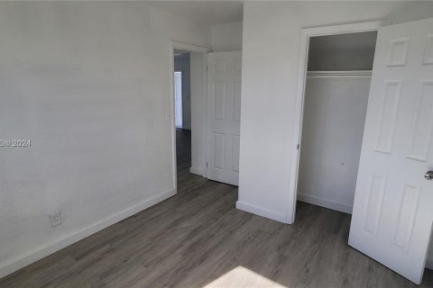 Immobilier commercial à vendre à Miami, Floride: 893.26 m2 № 1023607 - photo 8