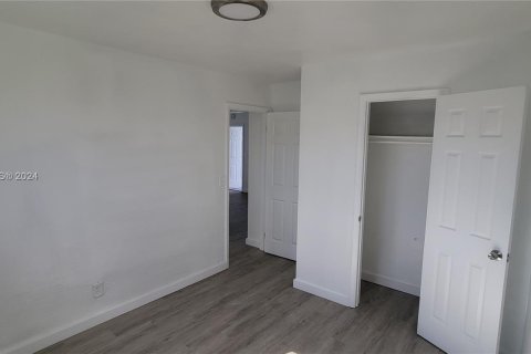 Immobilier commercial à vendre à Miami, Floride: 893.26 m2 № 1023607 - photo 20