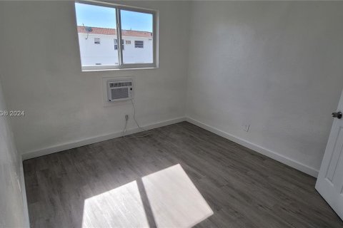 Immobilier commercial à vendre à Miami, Floride: 893.26 m2 № 1023607 - photo 16