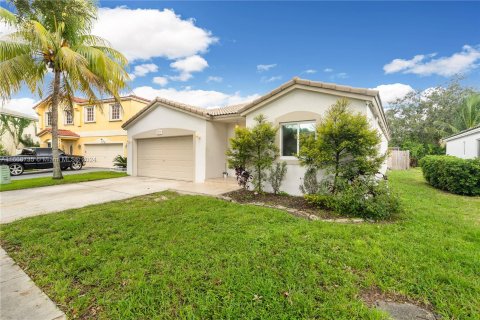 House in Miramar, Florida 4 bedrooms, 182.55 sq.m. № 1384629 - photo 2