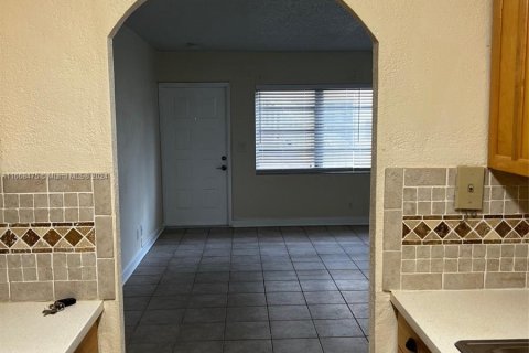 Condo in Coral Springs, Florida, 2 bedrooms  № 1384537 - photo 2