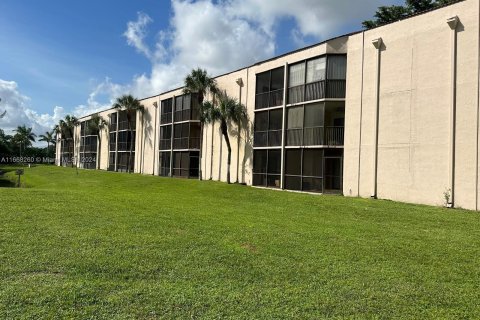 Condo in Miramar, Florida, 1 bedroom  № 1384628 - photo 1