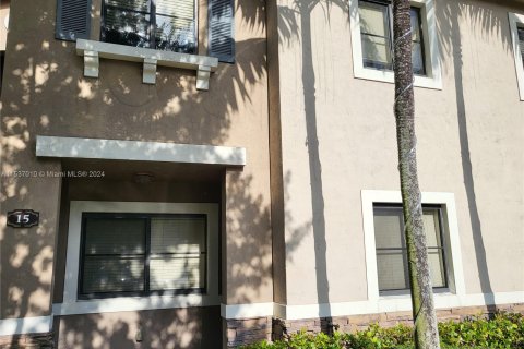 Townhouse in Cutler Bay, Florida 3 bedrooms, 140.75 sq.m. № 1021496 - photo 2
