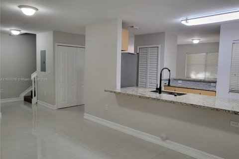 Townhouse in Cutler Bay, Florida 3 bedrooms, 140.75 sq.m. № 1021496 - photo 13