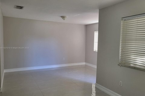 Townhouse in Cutler Bay, Florida 3 bedrooms, 140.75 sq.m. № 1021496 - photo 4