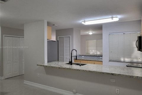 Townhouse in Cutler Bay, Florida 3 bedrooms, 140.75 sq.m. № 1021496 - photo 10
