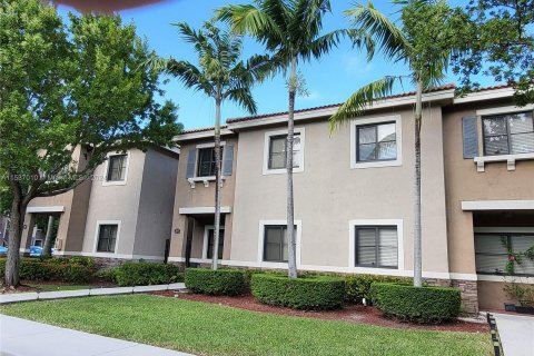 Touwnhouse à vendre à Cutler Bay, Floride: 3 chambres, 140.75 m2 № 1021496 - photo 1