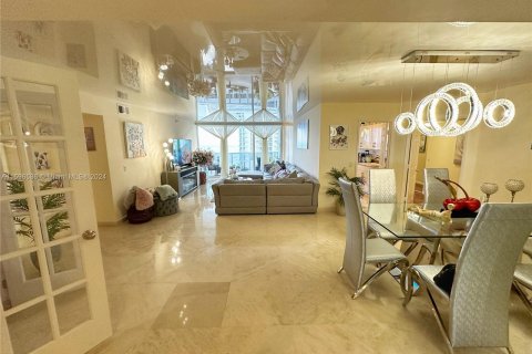 Condo in Sunny Isles Beach, Florida, 3 bedrooms  № 1207012 - photo 11