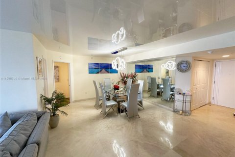 Condo in Sunny Isles Beach, Florida, 3 bedrooms  № 1207012 - photo 16