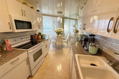 Condo in Sunny Isles Beach, Florida, 3 bedrooms  № 1207012 - photo 18