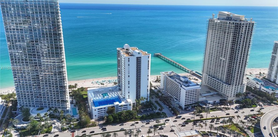 Condo à Sunny Isles Beach, Floride, 3 chambres  № 1207012