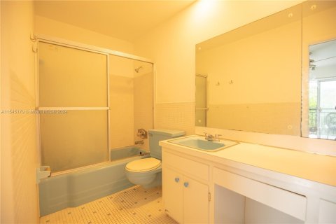 Townhouse in North Miami, Florida 2 bedrooms, 119.1 sq.m. № 1047561 - photo 18