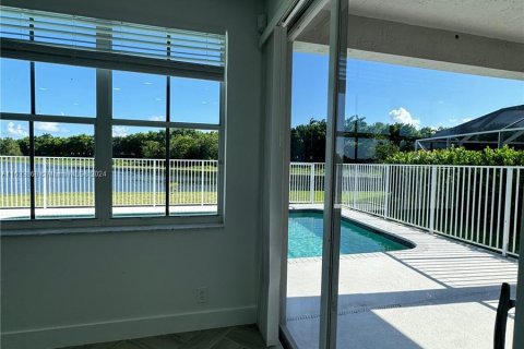 House in Weston, Florida 4 bedrooms, 187.85 sq.m. № 1294254 - photo 11