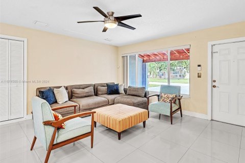 Casa en venta en Miramar, Florida, 3 dormitorios, 105.91 m2 № 1397696 - foto 5