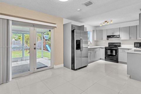 Casa en venta en Miramar, Florida, 3 dormitorios, 105.91 m2 № 1397696 - foto 9